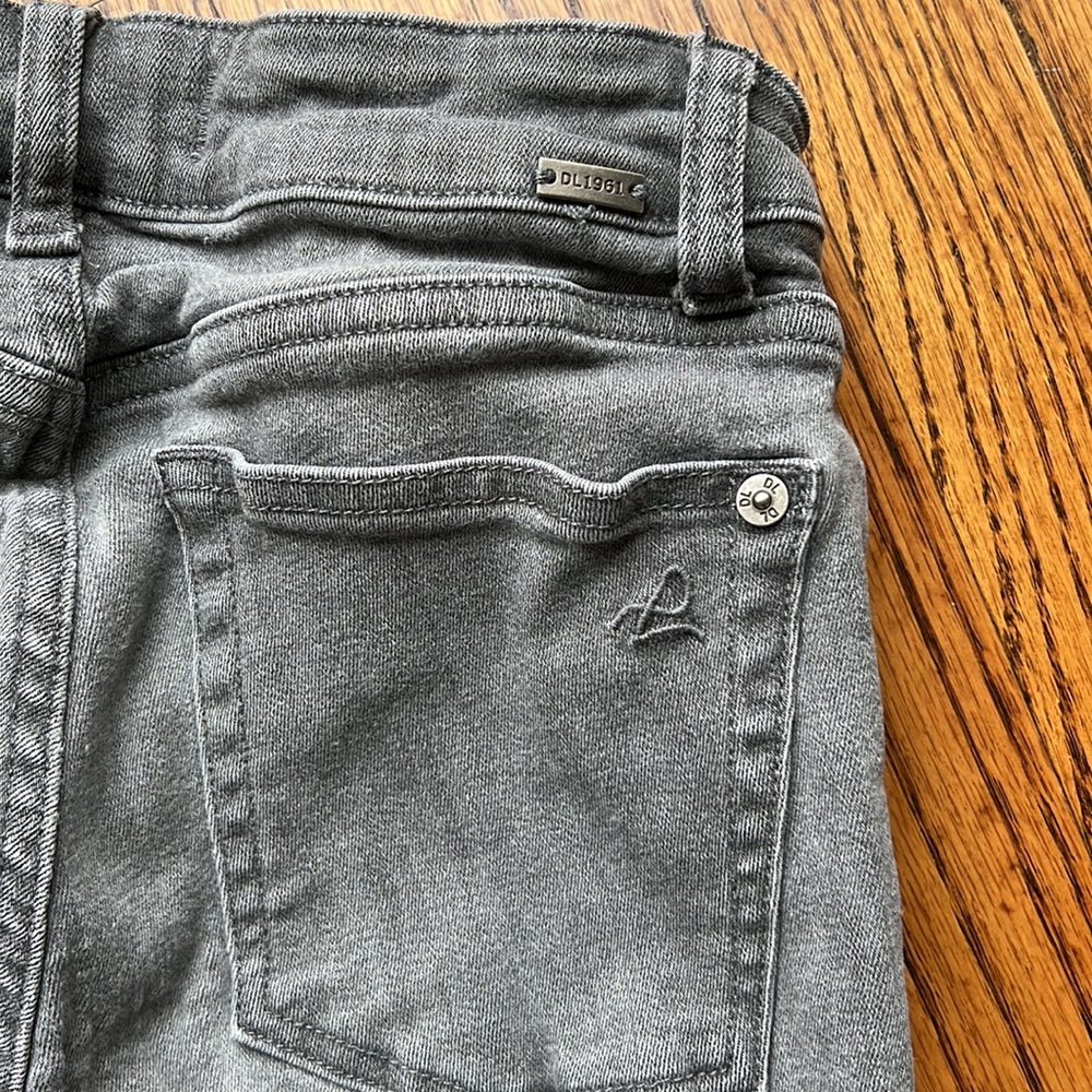DL1961 - Picture 3 of 3